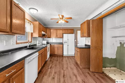 Kitchen - 26110 W Maple Rd, Waterloo, NE 68069 photo 4 of 5