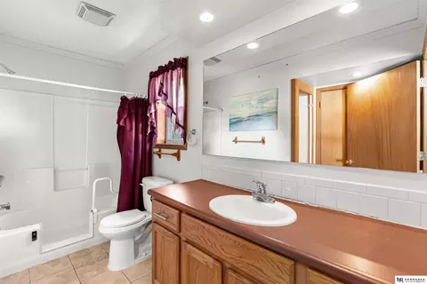 Bath - 26110 W Maple Rd, Waterloo, NE 68069 photo 3 of 4