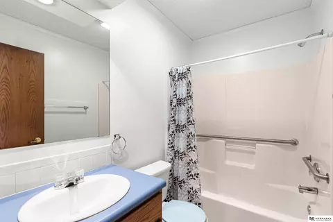 Bath - 26110 W Maple Rd, Waterloo, NE 68069 photo 1 of 4