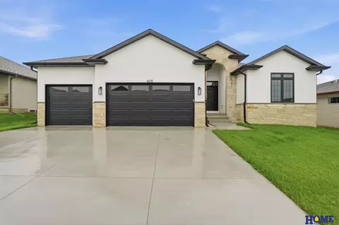 605 N 108th St, Lincoln, NE 68527