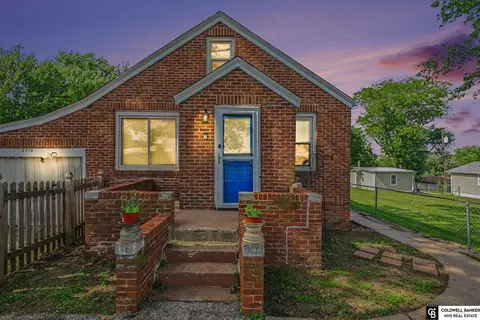 2714 W Chandler Rd, Bellevue, NE 68147