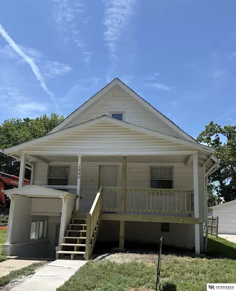 1541 Whittier St, Lincoln, NE 68503