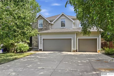 18639 Leavenworth St, Omaha, NE 68022