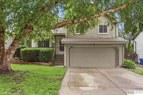 12622 Lillian St, Omaha, NE 68138