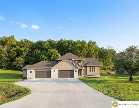 22934 Linden Rd W, Crescent, IA 51526