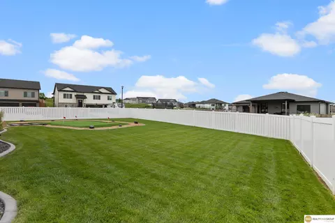 Exterior - 1405 W Beartooth Dr, Lincoln, NE 68521 photo 7 of 8