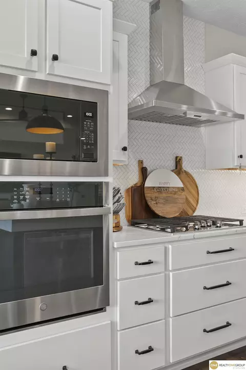 Kitchen - 1405 W Beartooth Dr, Lincoln, NE 68521 photo 5 of 8