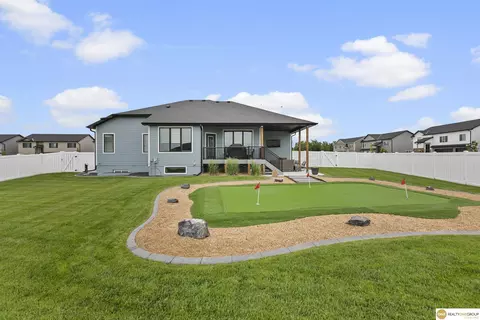 Exterior - 1405 W Beartooth Dr, Lincoln, NE 68521 photo 4 of 8