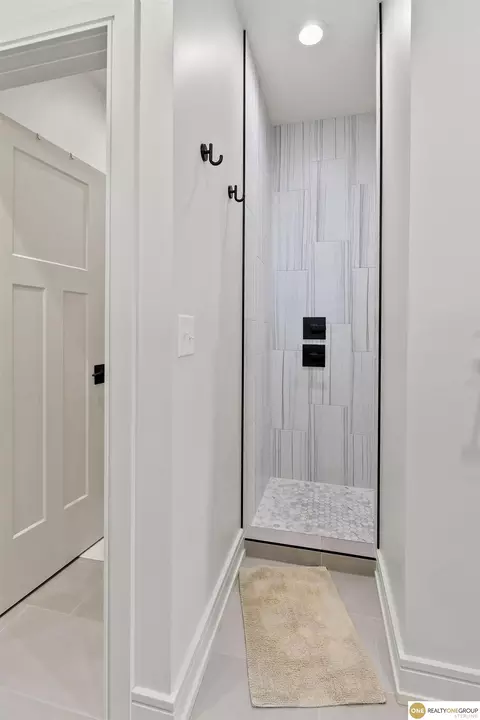 Bath - 1405 W Beartooth Dr, Lincoln, NE 68521 photo 3 of 4