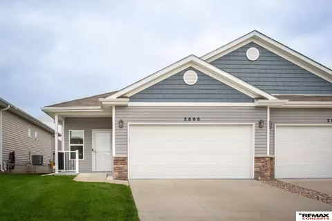 2868 Wagon Dr, Lincoln, NE 68507