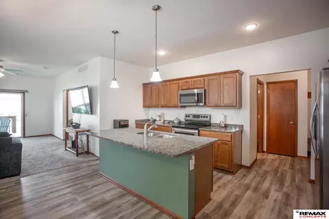 2868 Wagon Dr, Lincoln, NE 68507