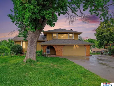 11426 Grand Cir, Omaha, NE 68164