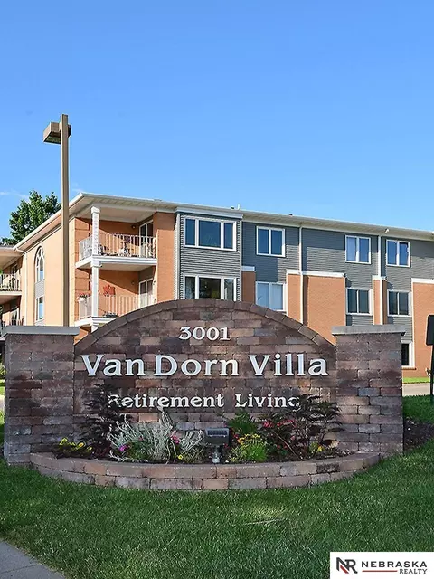 3001 S 51st Street Ct #525, Lincoln, NE 68506