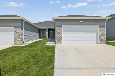 5074 W Stampede Ln, Lincoln, NE 68528