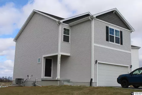 9306 Reynolds St, Omaha, NE 68122