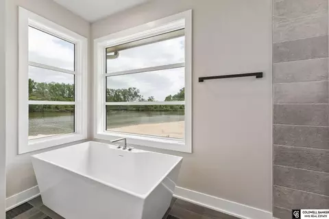 Bath - 28401 Laurel Cir, Valley, NE 68064 photo 1 of 6