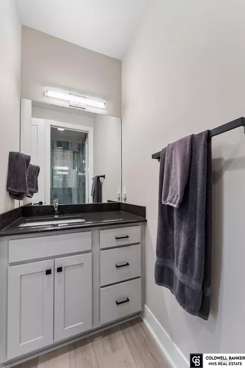 Bath - 28401 Laurel Cir, Valley, NE 68064 photo 6 of 6