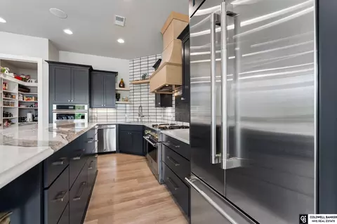 Kitchen - 28401 Laurel Cir, Valley, NE 68064 photo 5 of 6