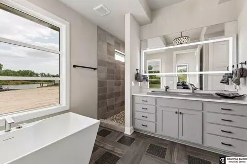 Bath - 28401 Laurel Cir, Valley, NE 68064 photo 2 of 6