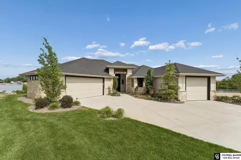 Exterior - 28401 Laurel Cir, Valley, NE 68064 photo 3 of 9