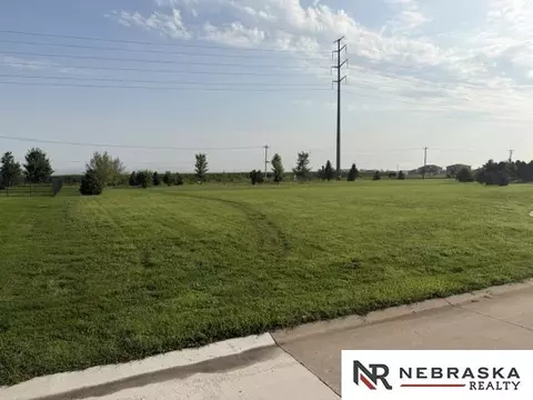 19206 Grande Avenue Cir, Elkhorn, NE 68022