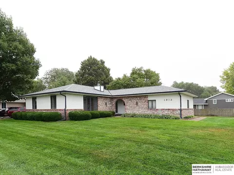 1913 E 16th St, Fremont, NE 68025