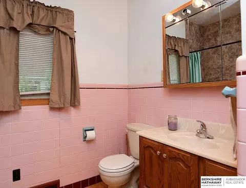 Bath - 405 6th St, Scribner, NE 68057 photo 1 of 5