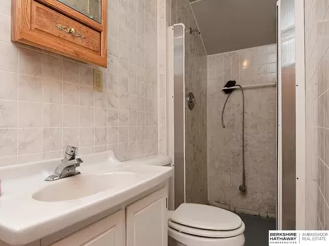 Bath - 405 6th St, Scribner, NE 68057 photo 5 of 5