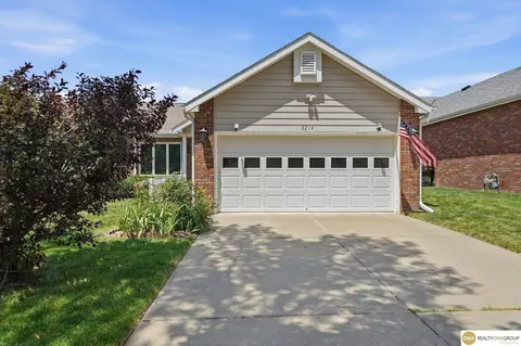 8214 Karl Ridge Rd, Lincoln, NE 68506