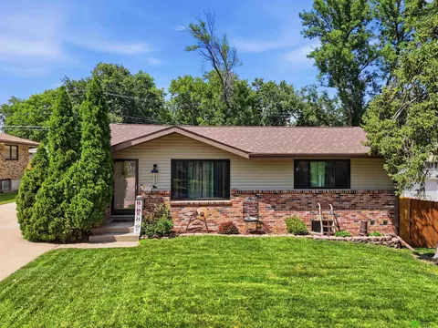 1530 Fairfield St, Lincoln, NE 68521
