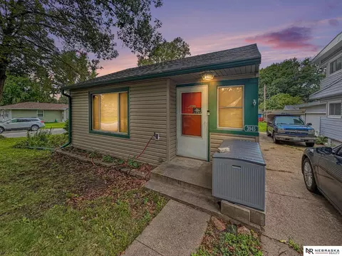 3945 S 19 St, Lincoln, NE 68502