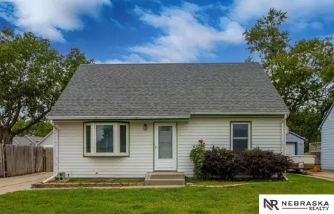 2615 S 55 St, Lincoln, NE 68506