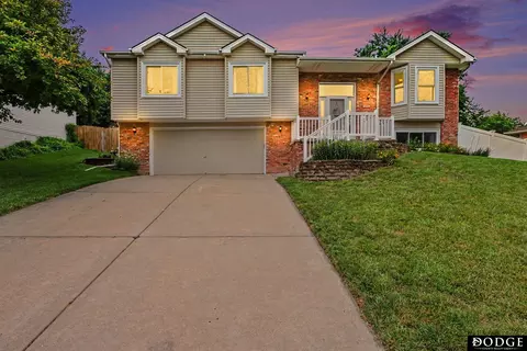 6325 Briar Rosa Dr, Lincoln, NE 68516