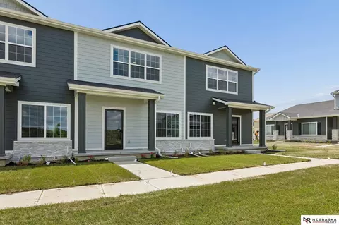Exterior - 16004 Isabella St, Bennington, NE 68007 photo 2 of 3