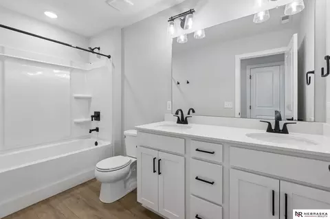 Bath - 16004 Isabella St, Bennington, NE 68007 photo 3 of 3