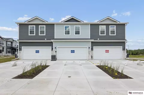 Exterior - 16004 Isabella St, Bennington, NE 68007 photo 3 of 3