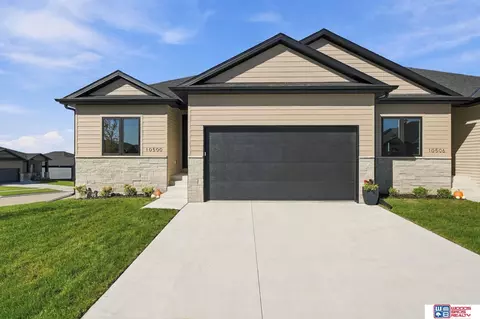 10500 Majestic Ln, Lincoln, NE 68527