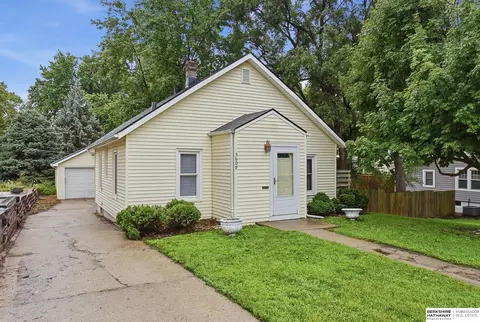 5609 Walnut St, Omaha, NE 68106