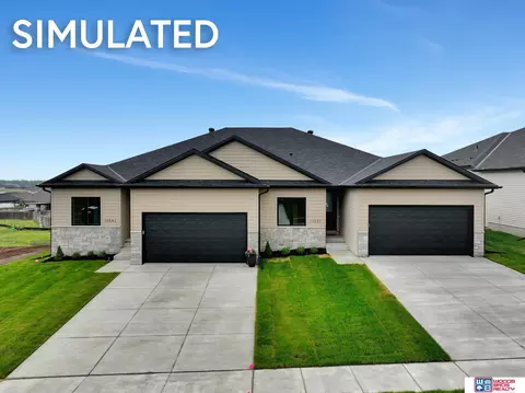 10501 Majestic Ln, Lincoln, NE 68527