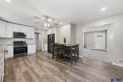6701 Adams St, Lincoln, NE 68507