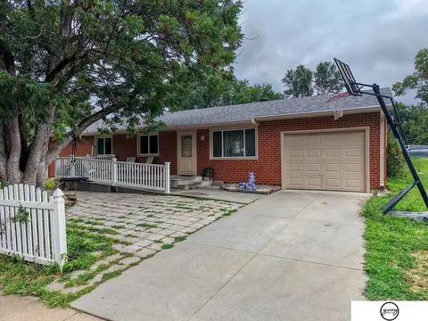 5140 Grassridge Rd, Lincoln, NE 68512