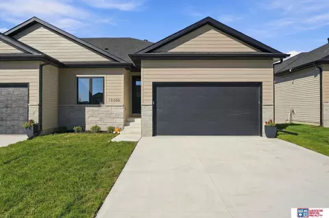 10506 Majestic Ln, Lincoln, NE 68527