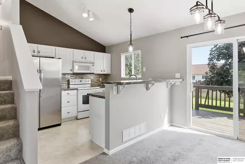 Kitchen - 15421 Willit St, Bennington, NE 68007 photo 1 of 3