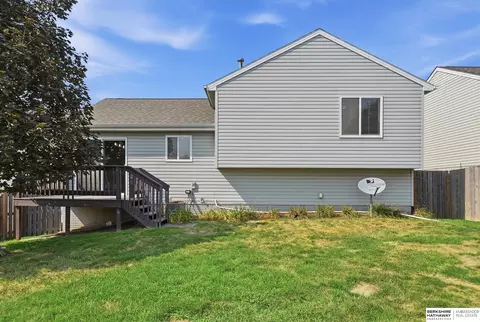 Exterior - 15421 Willit St, Bennington, NE 68007 photo 7 of 8