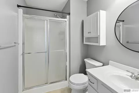 Bath - 15421 Willit St, Bennington, NE 68007 photo 2 of 2