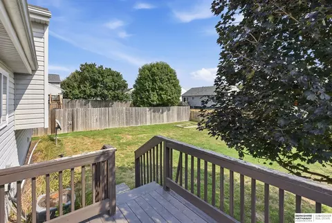 Exterior - 15421 Willit St, Bennington, NE 68007 photo 5 of 8