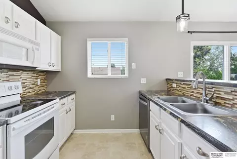 Kitchen - 15421 Willit St, Bennington, NE 68007 photo 3 of 3