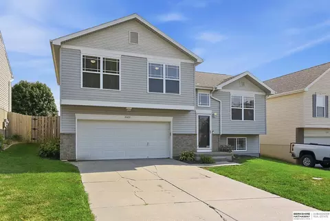 Exterior - 15421 Willit St, Bennington, NE 68007 photo 3 of 8
