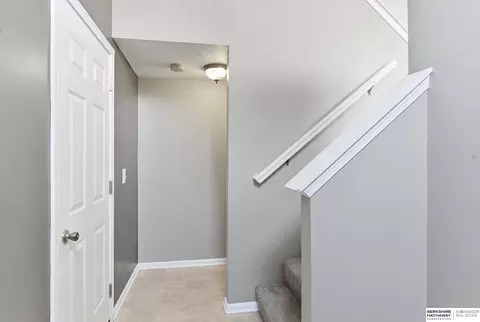 Entry Way - 15421 Willit St, Bennington, NE 68007 photo 2 of 2