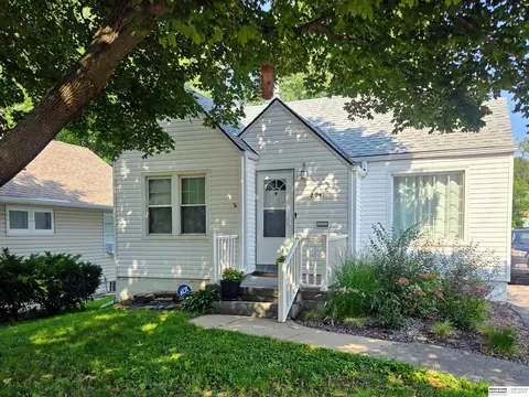 2941 N 49th St, Omaha, NE 68104